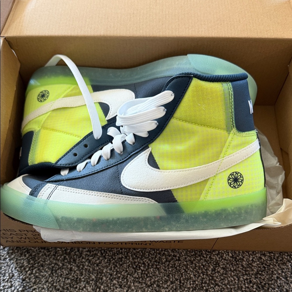 Nike Kids Sneakers - Neon Yellow/Navy Blue Never worn! 7Y!